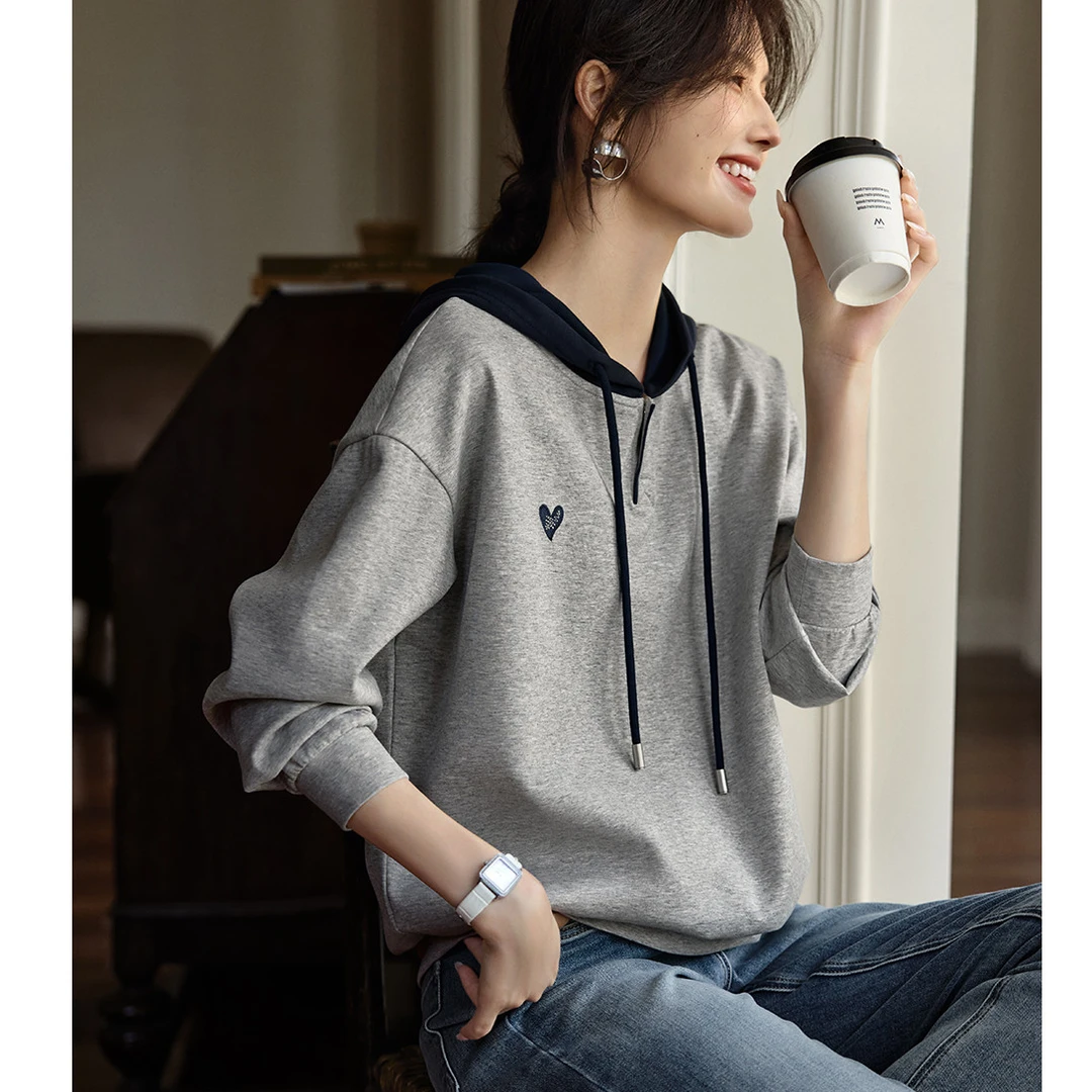 百搭轻休闲刺绣爱心拼色连帽卫衣2024秋刺绣拼色连帽卫衣