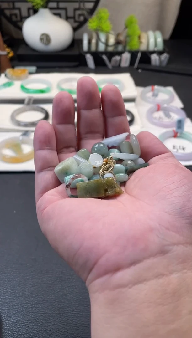 翡翠未镶嵌颈饰有纹裂