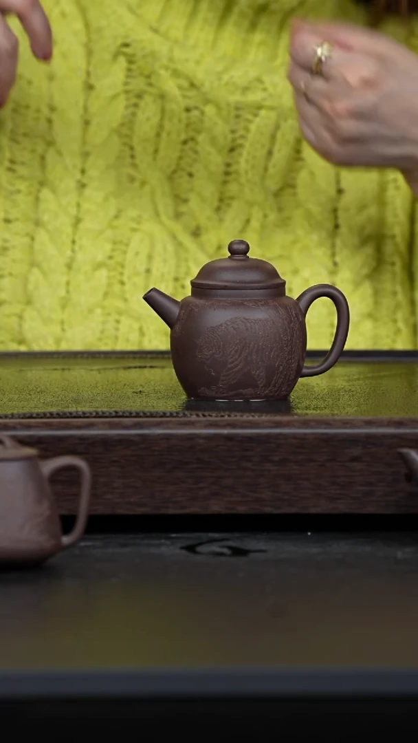 【闪购商品】紫砂茶壶乌泥刻绘将军壶