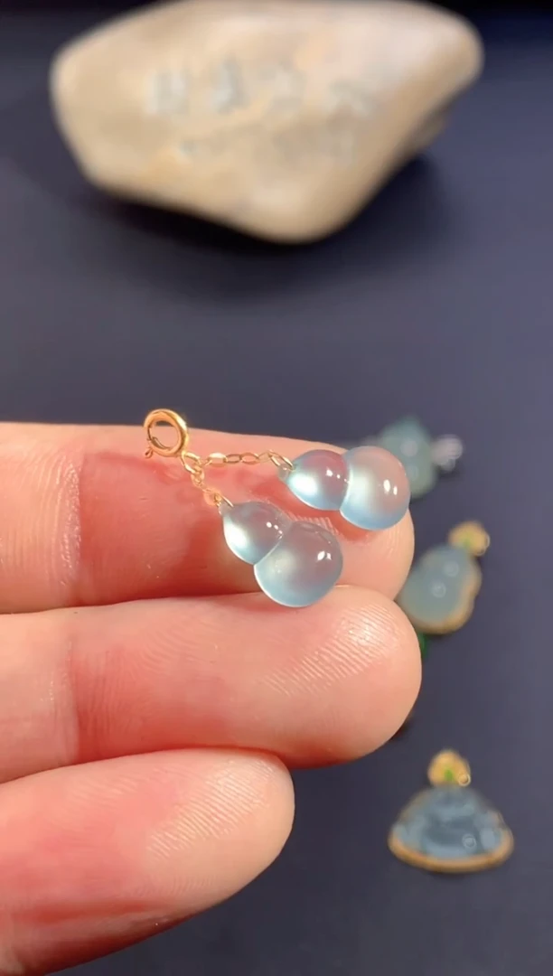 颈饰18K金镶嵌翡翠