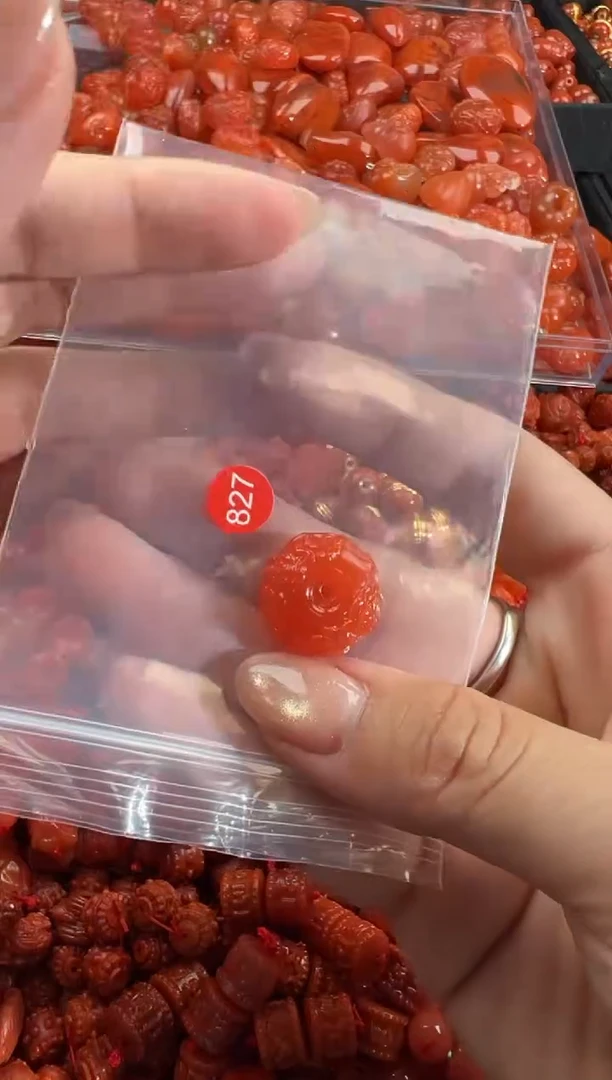 南红玛瑙未镶嵌颈饰1