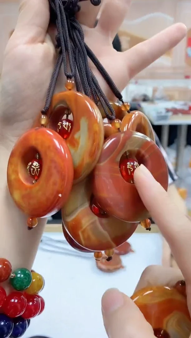 未镶嵌颈饰玛瑙/玉髓同心扣多样随机发一件