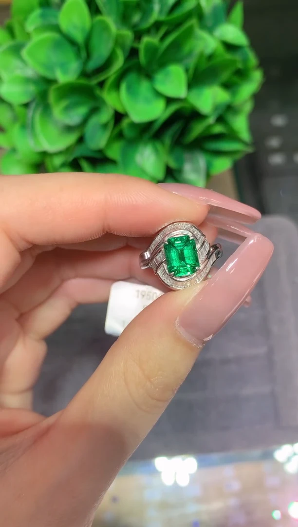 18K金镶嵌戒指祖母绿1.66CT