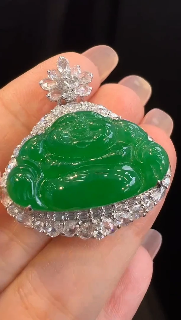 颈饰18K金镶嵌翡翠吊坠