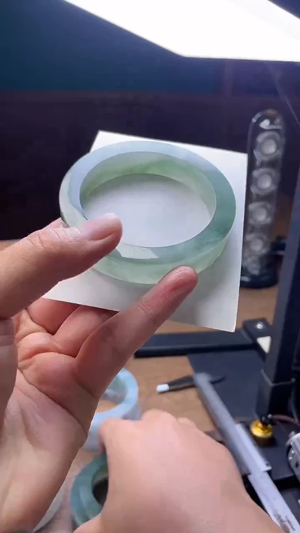 未镶嵌手镯定制翡翠笑**生定制