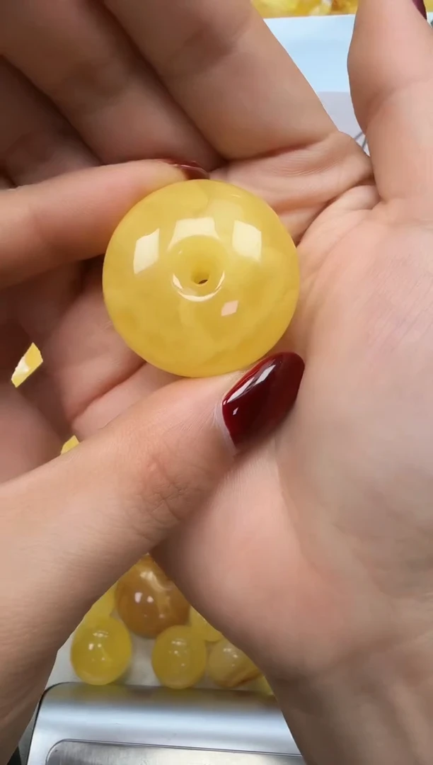 裸石琥珀未镶嵌如图