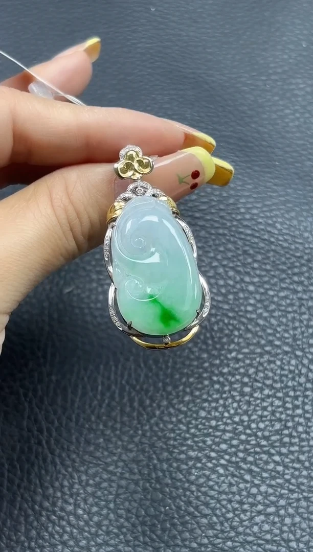 颈饰18K金镶嵌翡翠YM660-2 如意