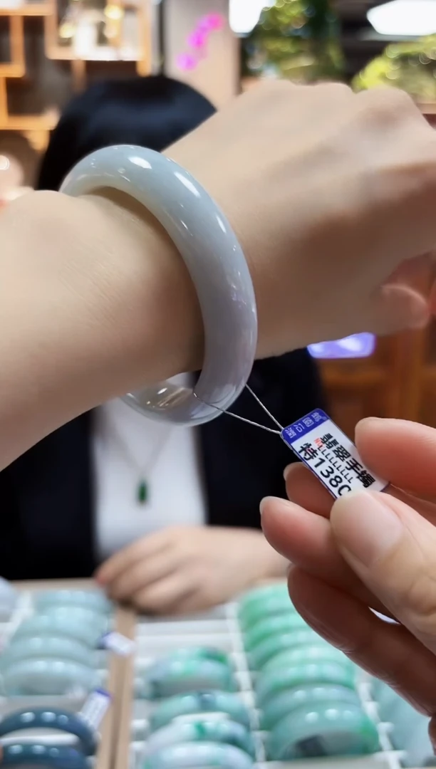 【闪购商品】翡翠颈饰未镶嵌手镯55.2