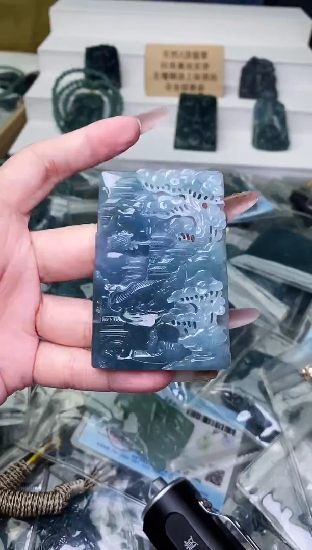 颈饰未镶嵌翡翠