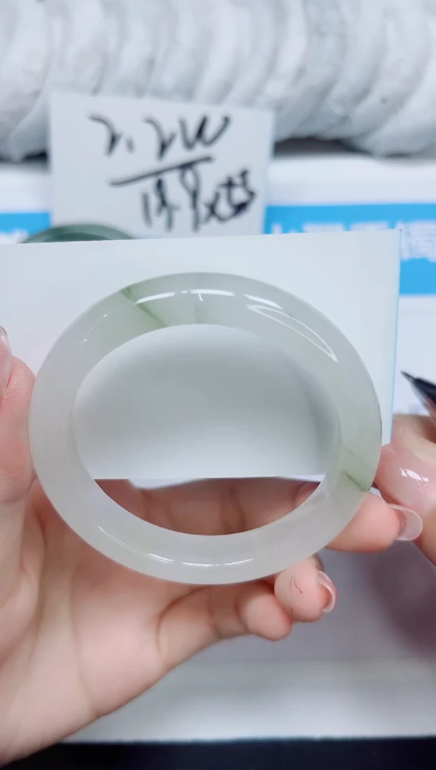 石英质玉手镯未镶嵌220/56.5