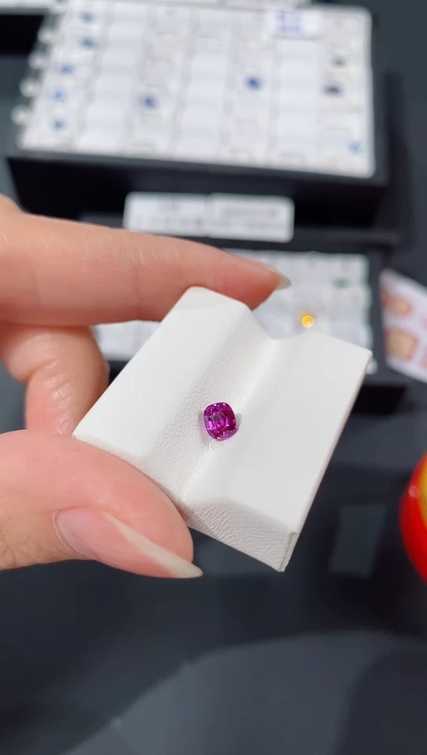 彩色蓝宝石裸石未镶嵌0.68ct HL7105
