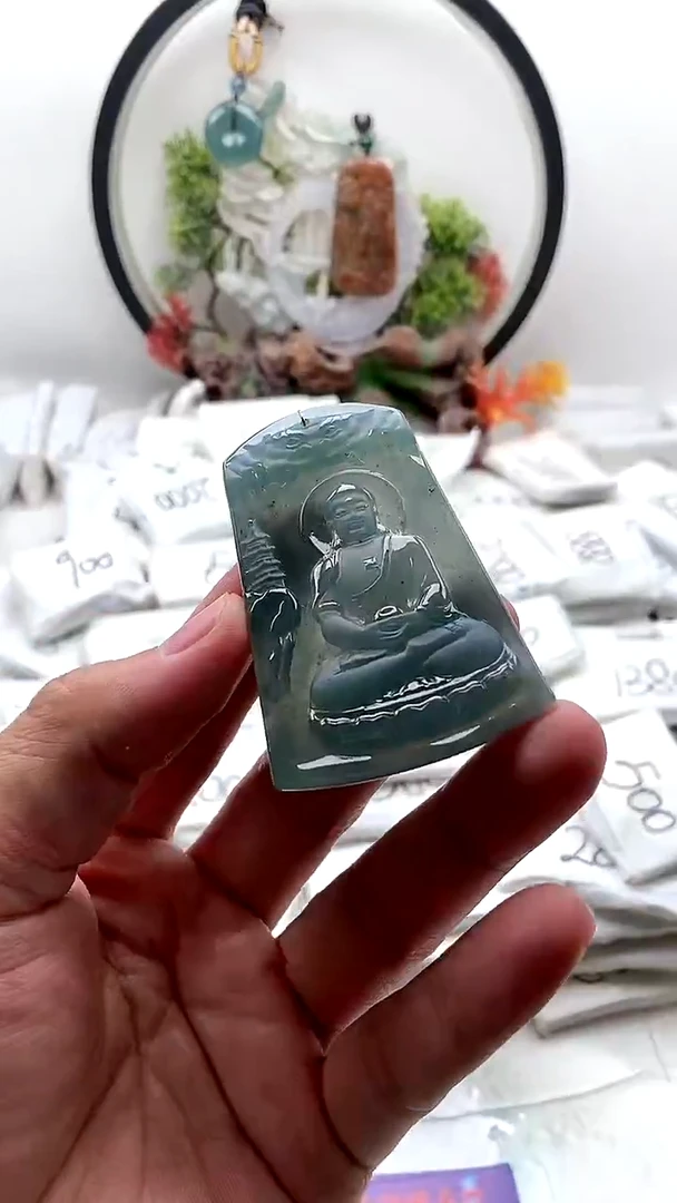 颈饰未镶嵌翡翠大日如来