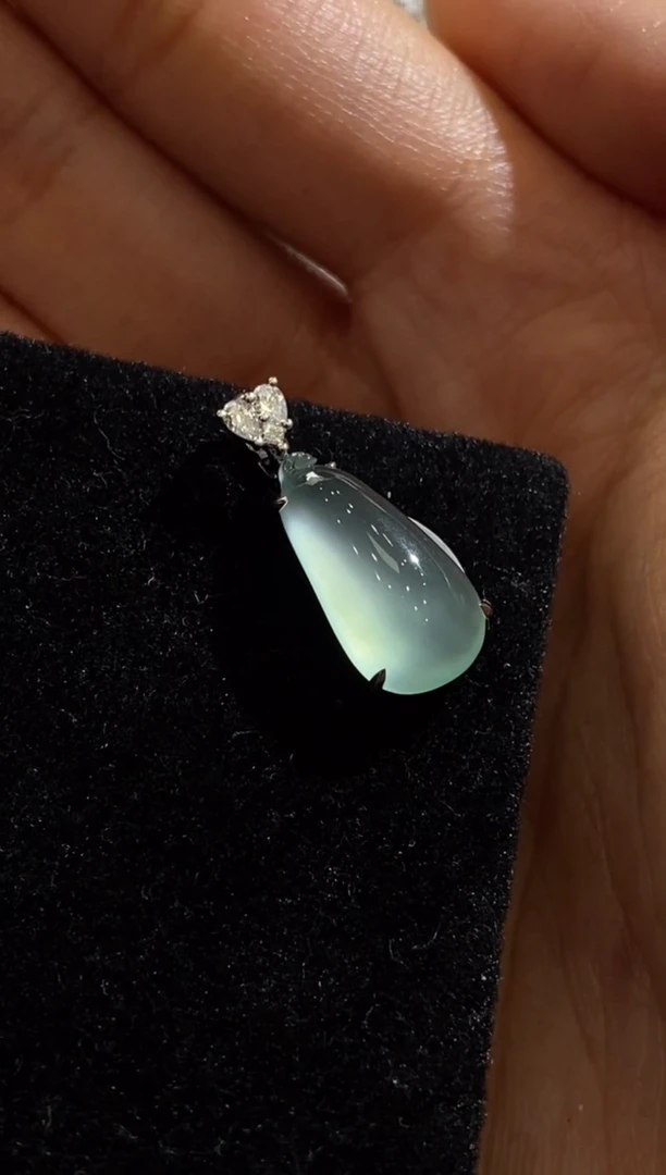 颈饰18K金镶嵌翡翠收到货48小时鉴赏期（超时不退不换）