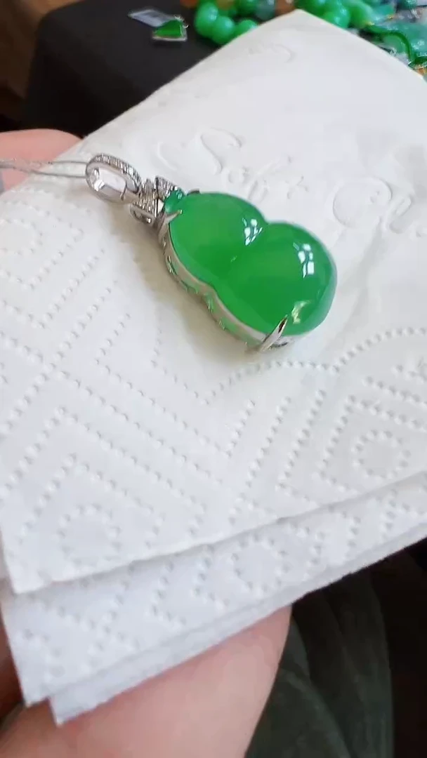 颈饰未镶嵌翡翠葫芦