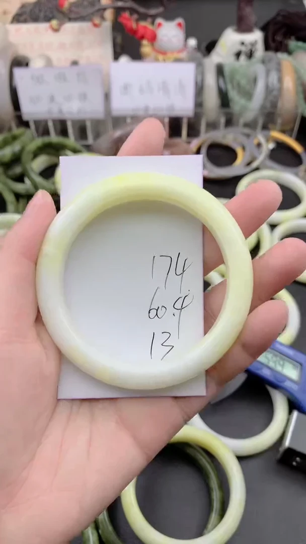 未镶嵌手镯石英质玉174