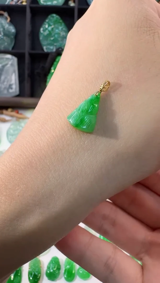 颈饰18K金镶嵌翡翠缅甸A货翡翠