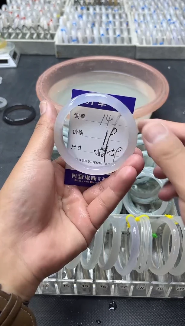 手镯玛瑙/玉髓未镶嵌玛瑙手镯14