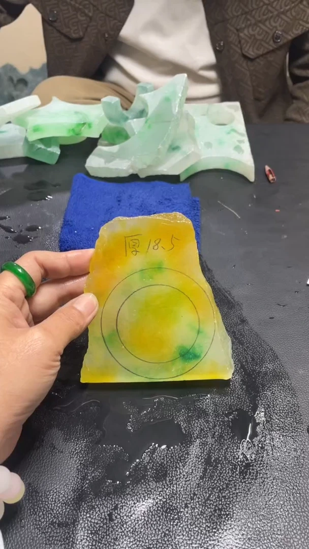 玉冰黄加绿边角毛坯