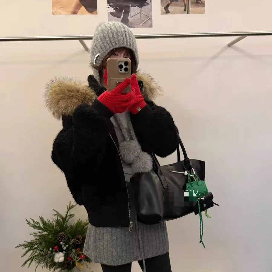 【沐禾】2025保暖连帽毛领落肩袖女短款短外套 衣长55 MG