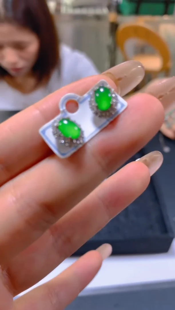 未镶嵌翡翠耳饰多样性发一