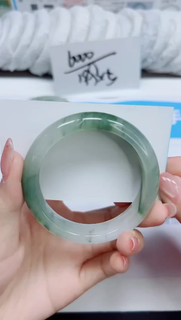 石英质玉手镯未镶嵌236/54.4