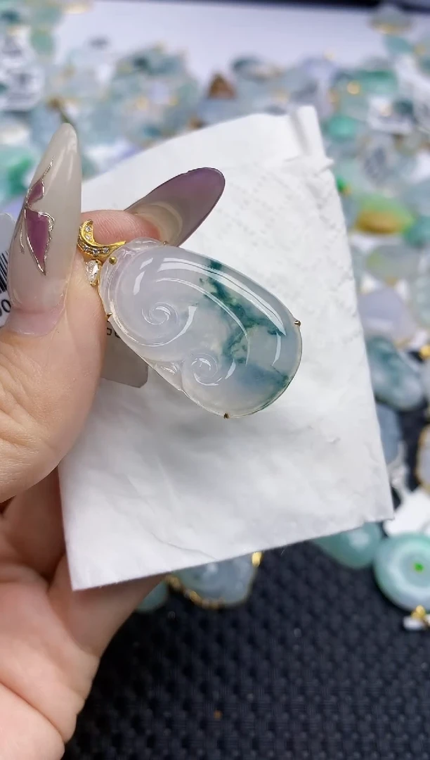 翡翠挂件18K金镶嵌天然翡翠A货