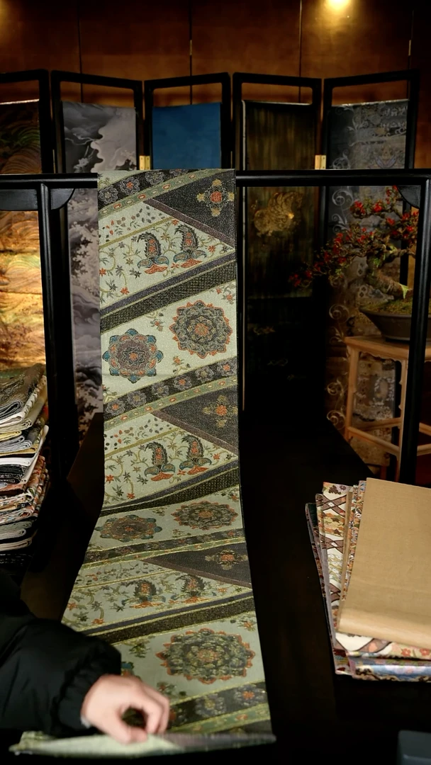 织绣全通抽拉雕宝相华文