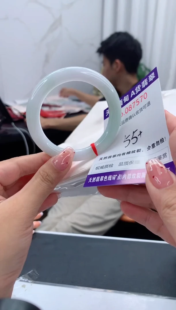 未镶嵌手镯翡翠有纹，完美者勿拍