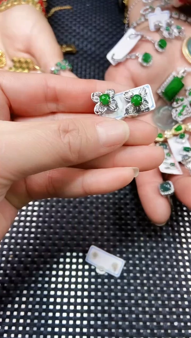 【闪购商品】翡翠耳饰未镶嵌11111111111