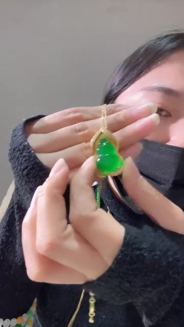 颈饰未镶嵌石英质玉葫芦绿塔