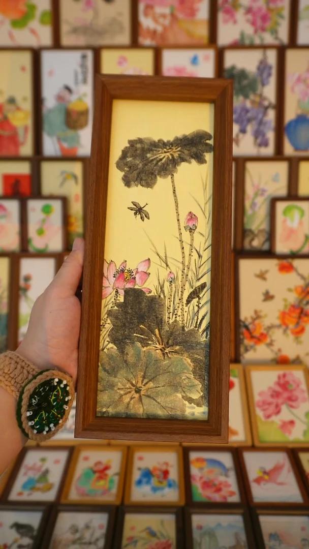 12*32深色框写意水墨荷塘