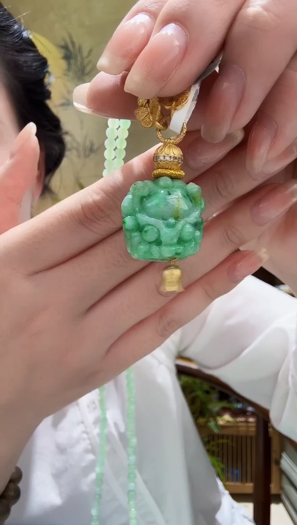 颈饰未镶嵌翡翠吊坠