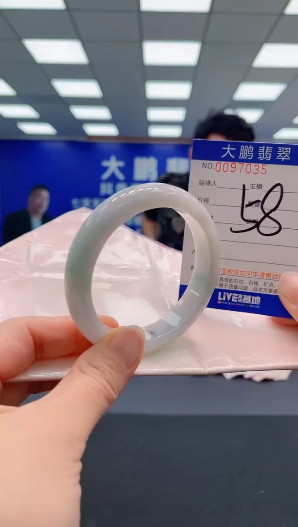 翡翠手镯未镶嵌AAAAAAAAA