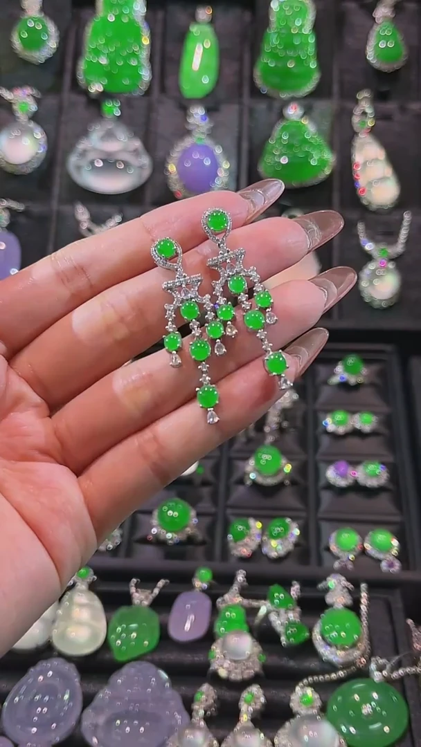 18K金镶嵌翡翠耳饰耳坠