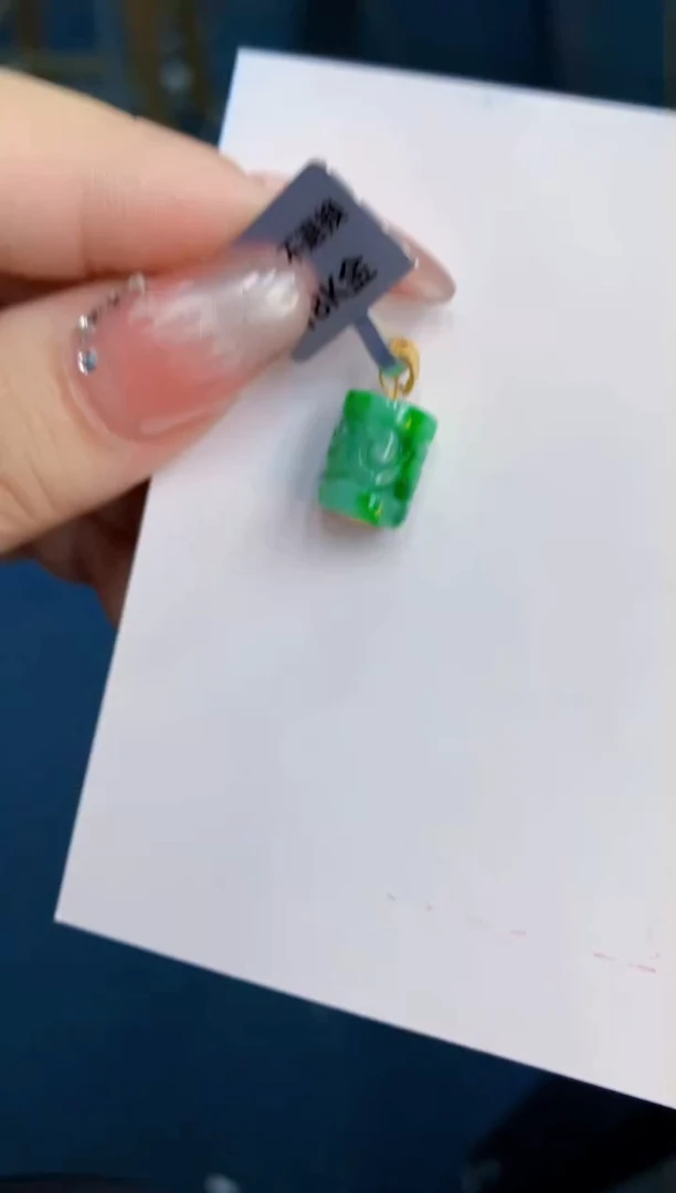 翡翠未镶嵌颈饰1