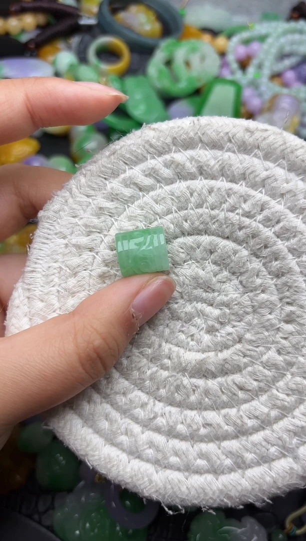 颈饰未镶嵌翡翠缅甸翡翠吊坠