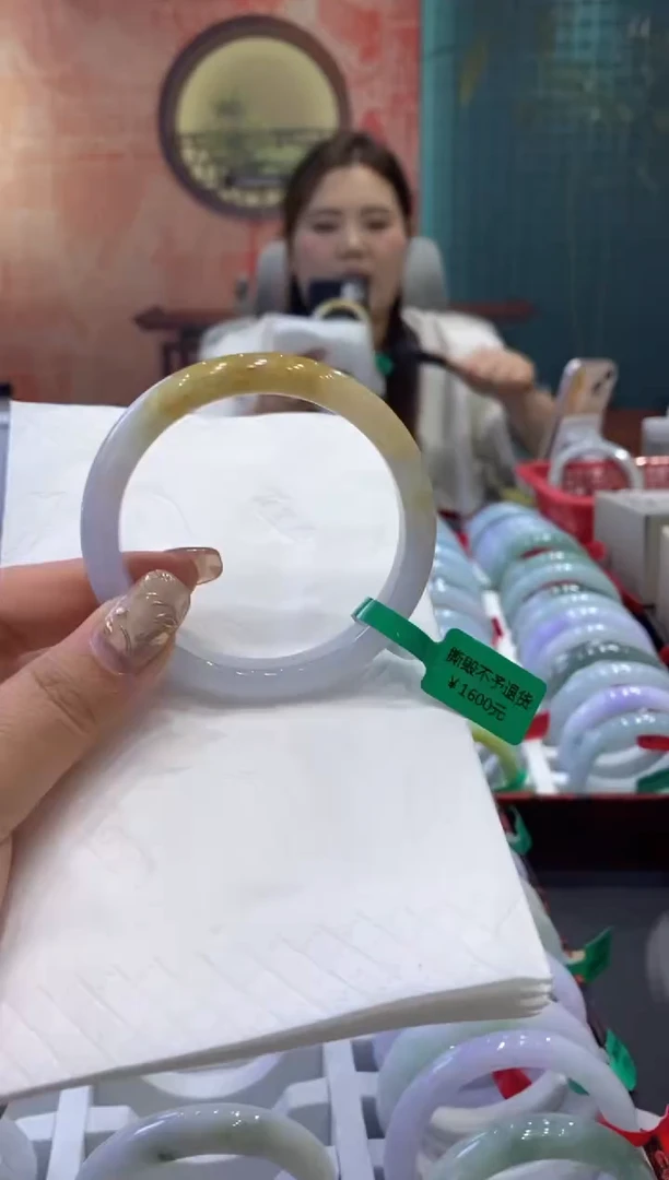 【闪购商品】翡翠手镯未镶嵌多人005251