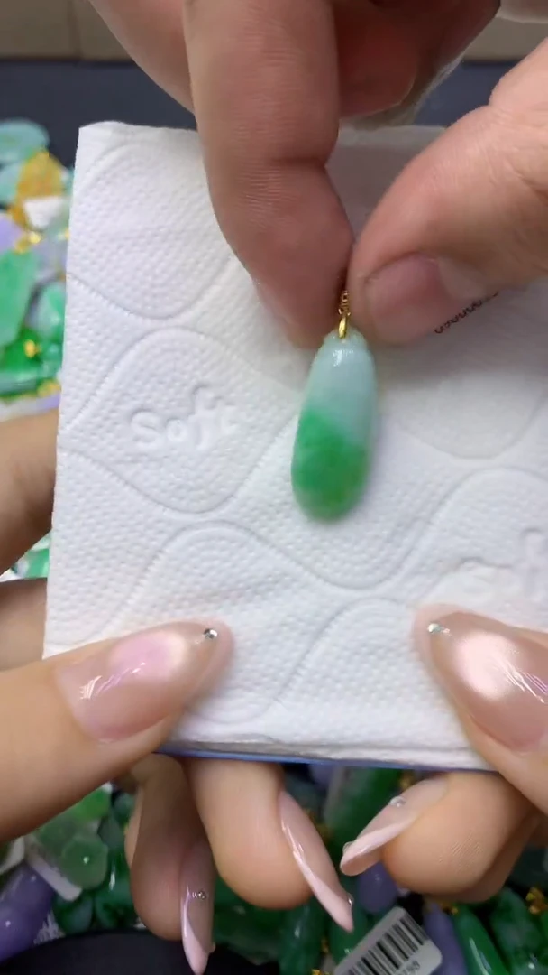 颈饰未镶嵌翡翠天然缅甸翡翠A货