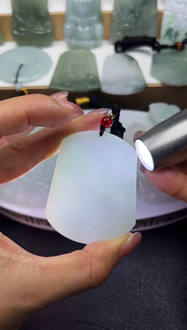 颈饰未镶嵌翡翠