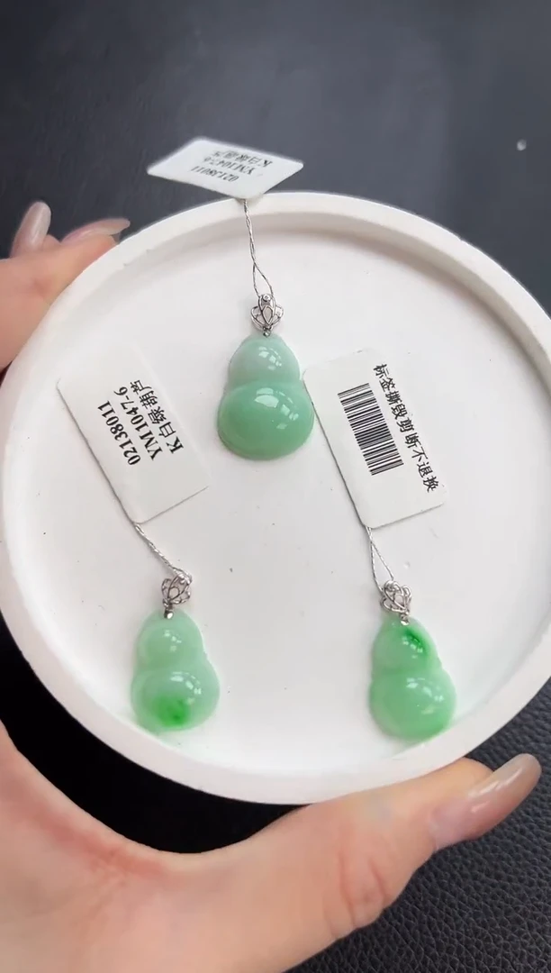 【闪购商品】翡翠颈饰18K金镶嵌葫芦多样性发一