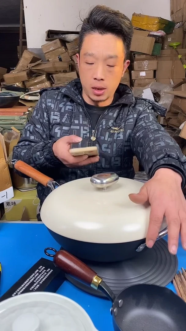 1德马克极铁锅30无耳  鹅蛋盖有瑕疵