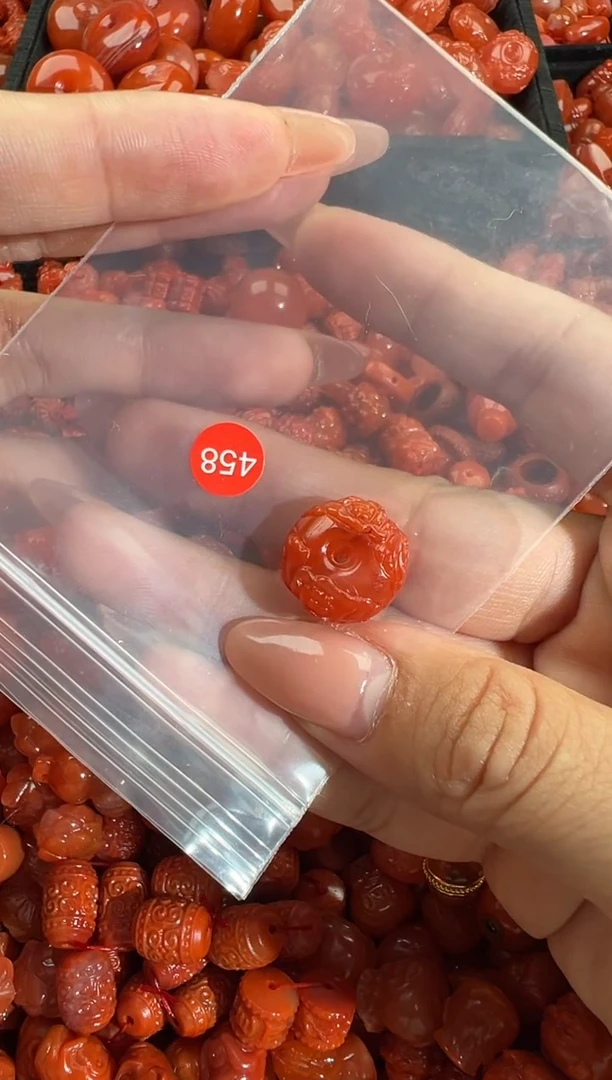 南红玛瑙未镶嵌颈饰1