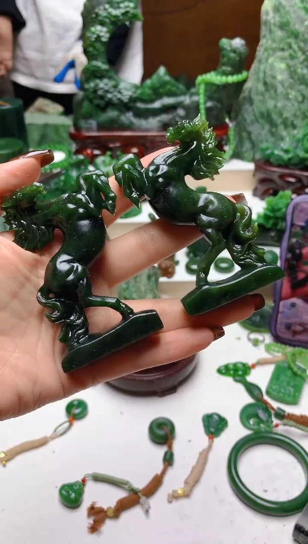 未镶嵌和田玉（碧玉）摆件1