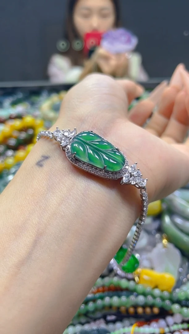 颈饰未镶嵌翡翠/W/翡翠A货，一件也是批发价