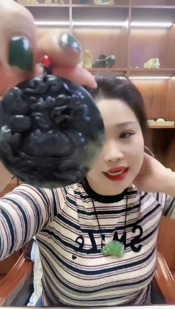 未镶嵌蛇纹石玉吊坠