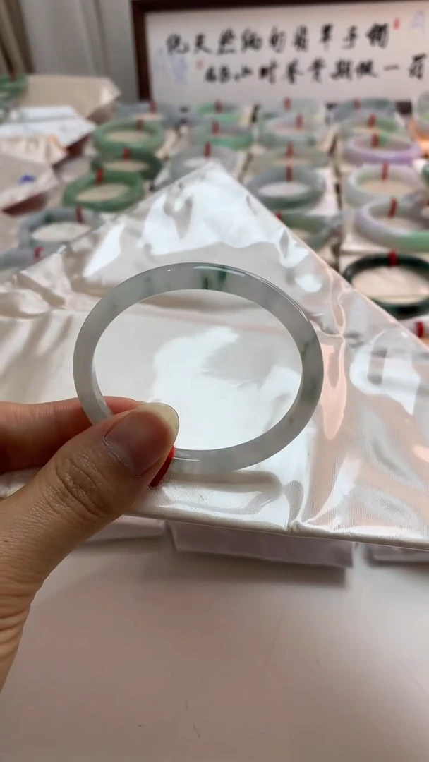 未镶嵌手镯翡翠52冰贵妃