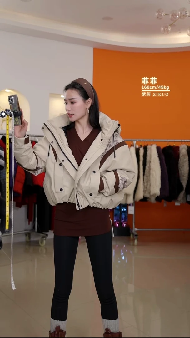撞色鹅绒填充设计鹅绒服