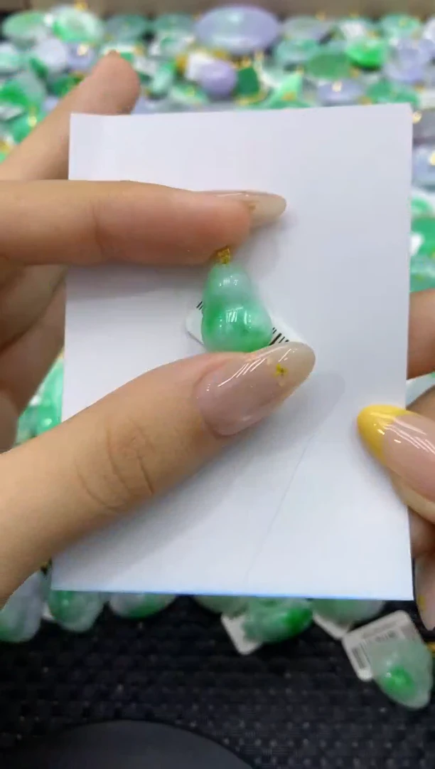 颈饰18K金镶嵌翡翠天然缅甸翡翠A货