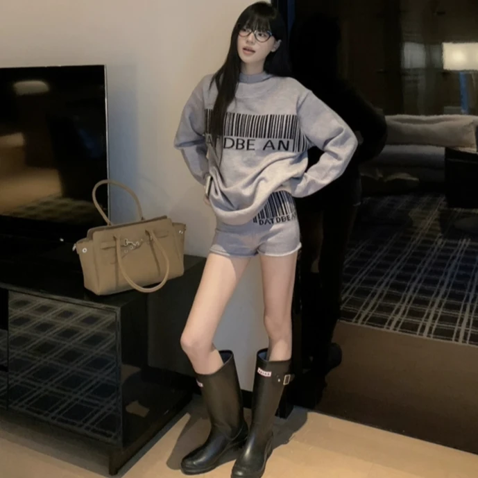 高级感连帽毛衣套装女秋冬新款条码宽松百搭短裤两件套慵懒风上衣