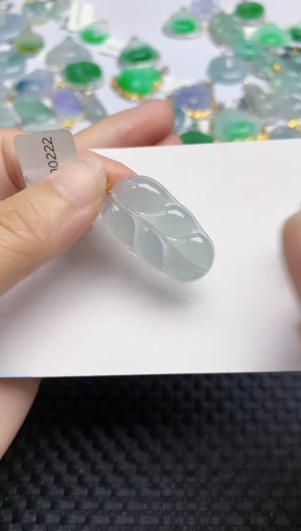 翡翠18K金镶嵌颈饰天然翡翠A货